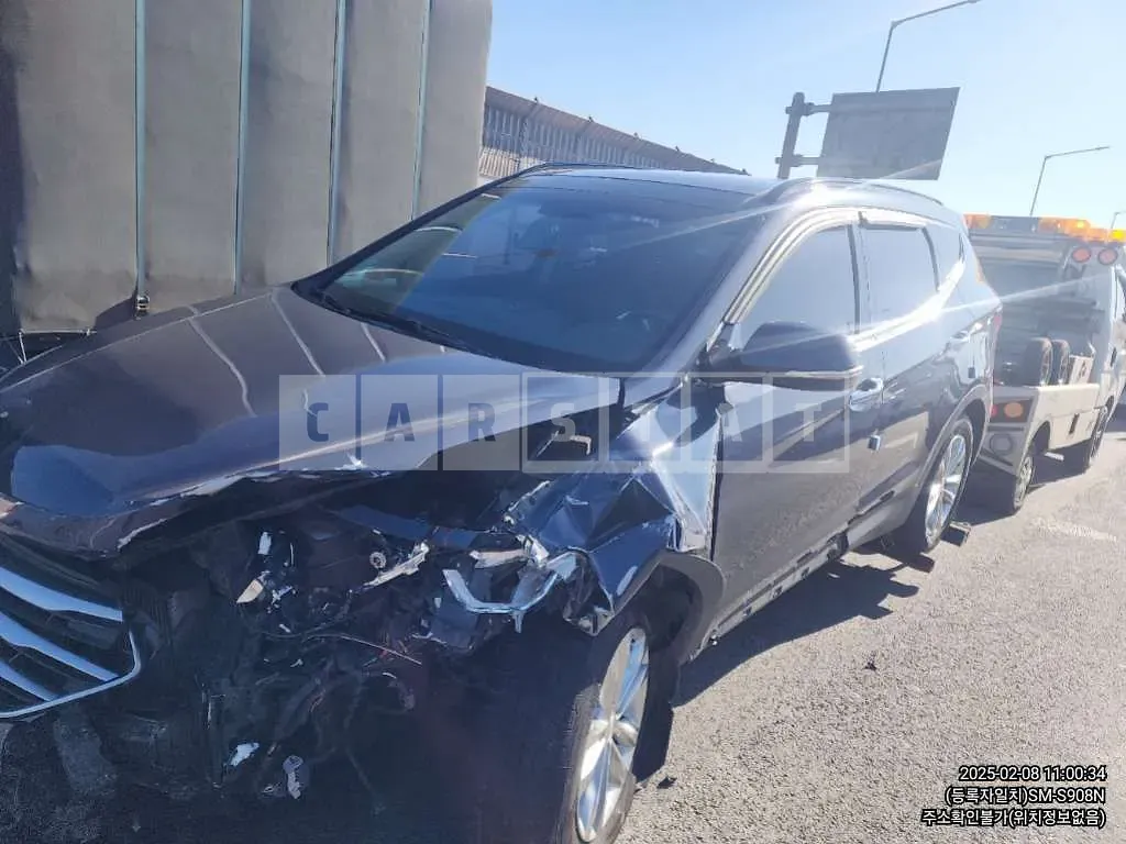 Photo 2 of 4: 2018 Hyundai Santa Fe — Korean insurance auction