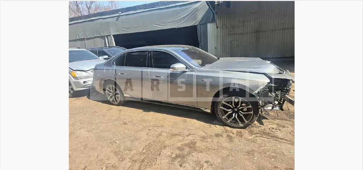 Photo 2 of 13: 2024 BMW 740i xDrive — Korean insurance auction