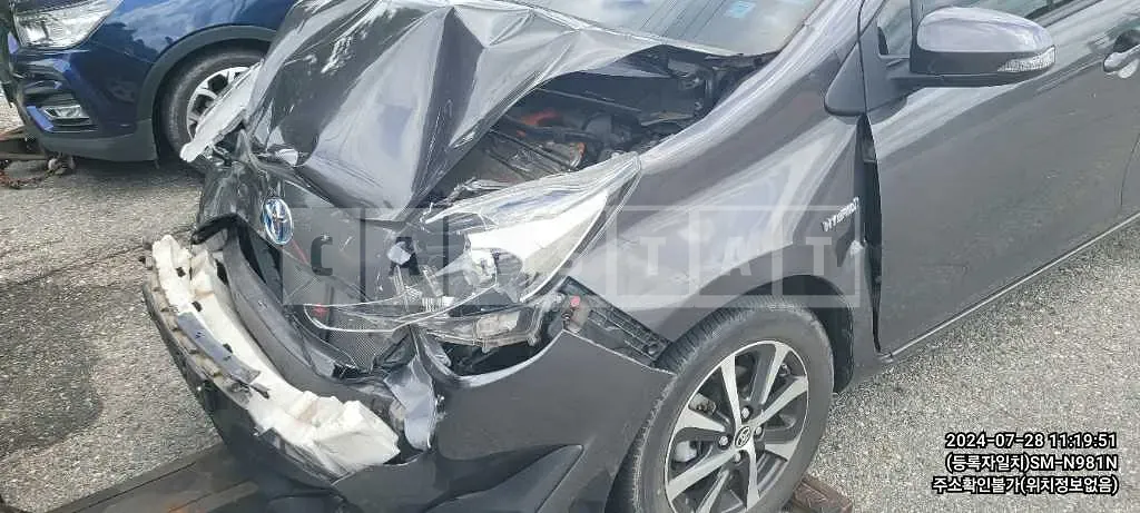 Photo 2 of 5: 2019 Toyota Prius C — Korean insurance auction