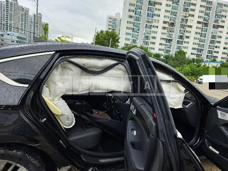 Photo 2 of 74: 2018 Genesis G80, VIN KMHGM41DBJU293840 — Korean insurance auction