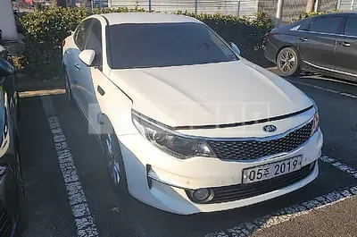 Photo 1 of 11: 2017 Kia K5 2.0, VIN KNAGX411BHA152428 — Korean insurance auction