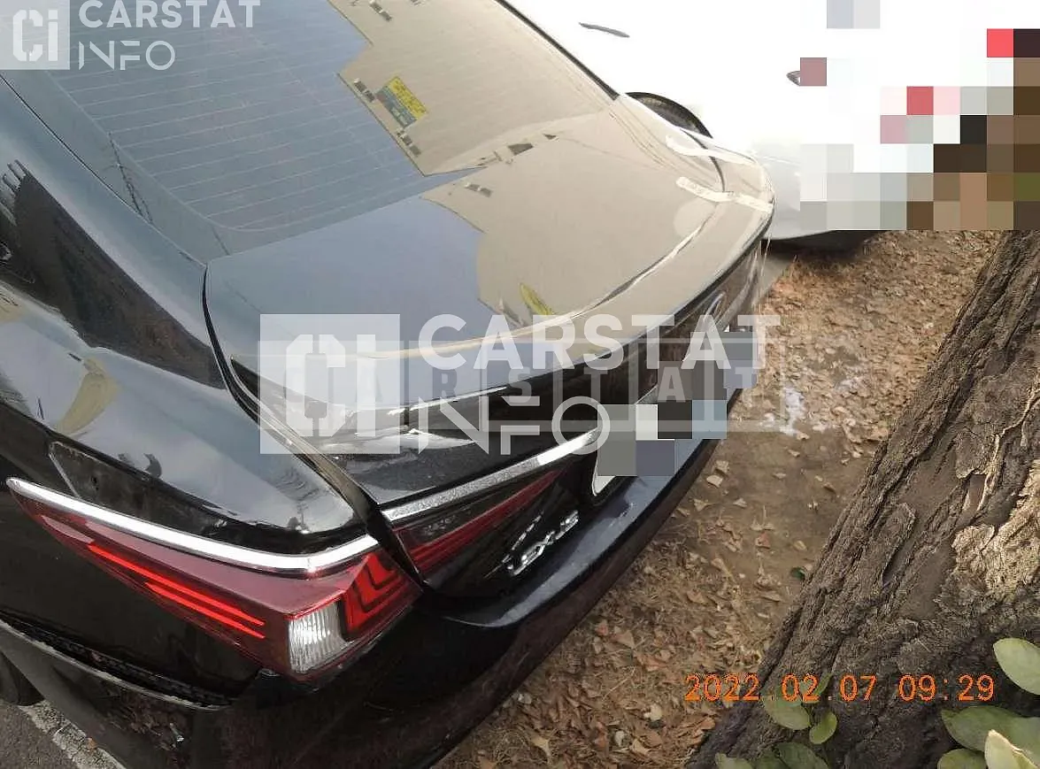 Photo 2 of 9: 2018 Lexus ES300h, VIN JTHB21B15K2011502 — Korean insurance auction