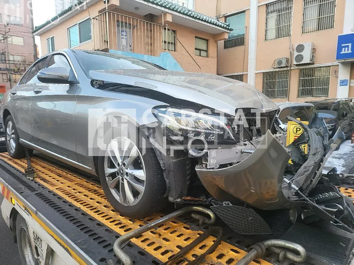 Photo 2 of 11: 2018 Mercedes-Benz C220 d, VIN WDDWF0EB2JR379444 — Korean insurance auction