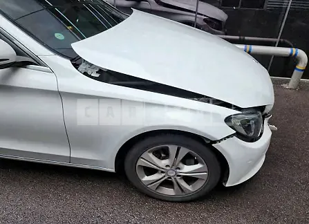 Photo 2 of 23: 2017 Mercedes-Benz C220d 4Matic, VIN WDDWF0FB1HR237580 — Korean insurance auction