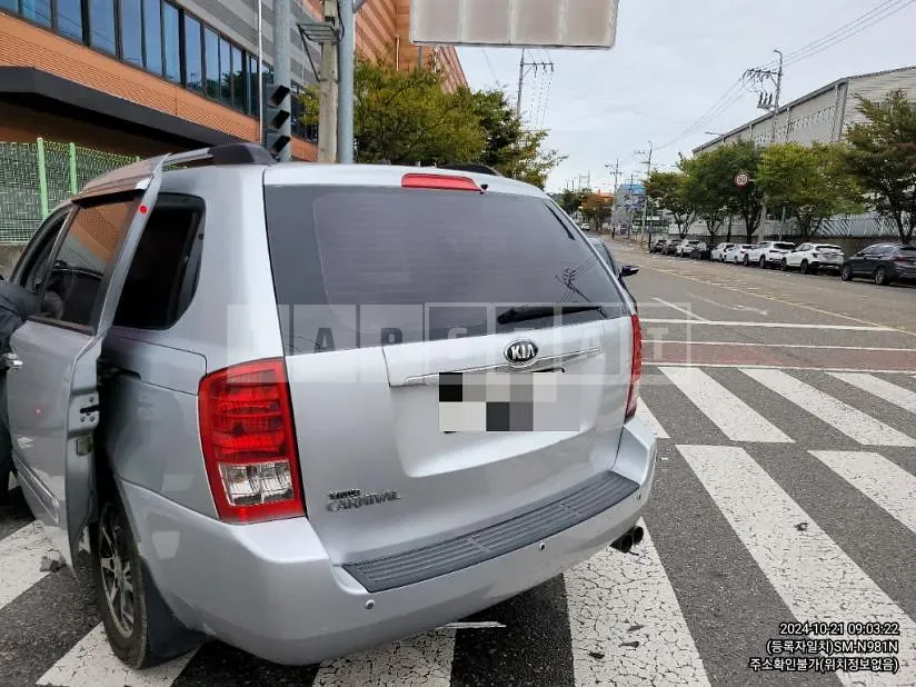 Photo 2 of 4: 2014 Kia Carnival (Less Than 6 -Seater) _ Structure Change — Korean insurance auction