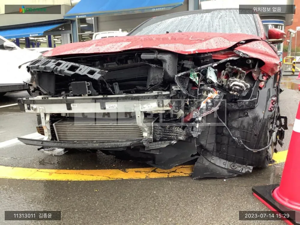 Photo 2 of 17: 2019 Genesis G70, VIN KMTG541EDKU032897 — Korean insurance auction