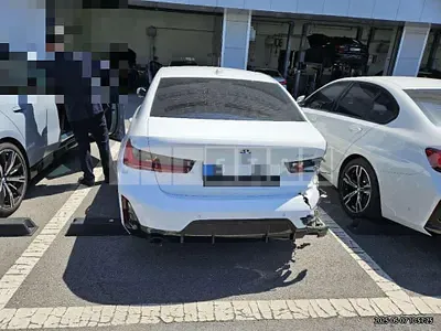 Photo 1 of 15: 2022 BMW 320i — Korean insurance auction