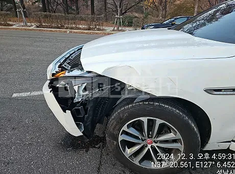 Photo 2 of 3: 2017 Jaguar F-Pace 20d — Korean insurance auction