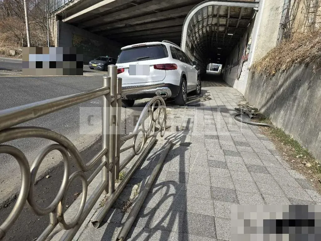 Photo 2 of 30: 2024 Mercedes-Benz GLB200 d — Korean insurance auction