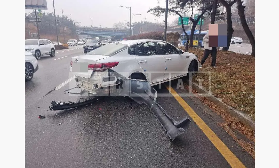 Photo 2 of 13: 2018 Kia K5 — Korean insurance auction