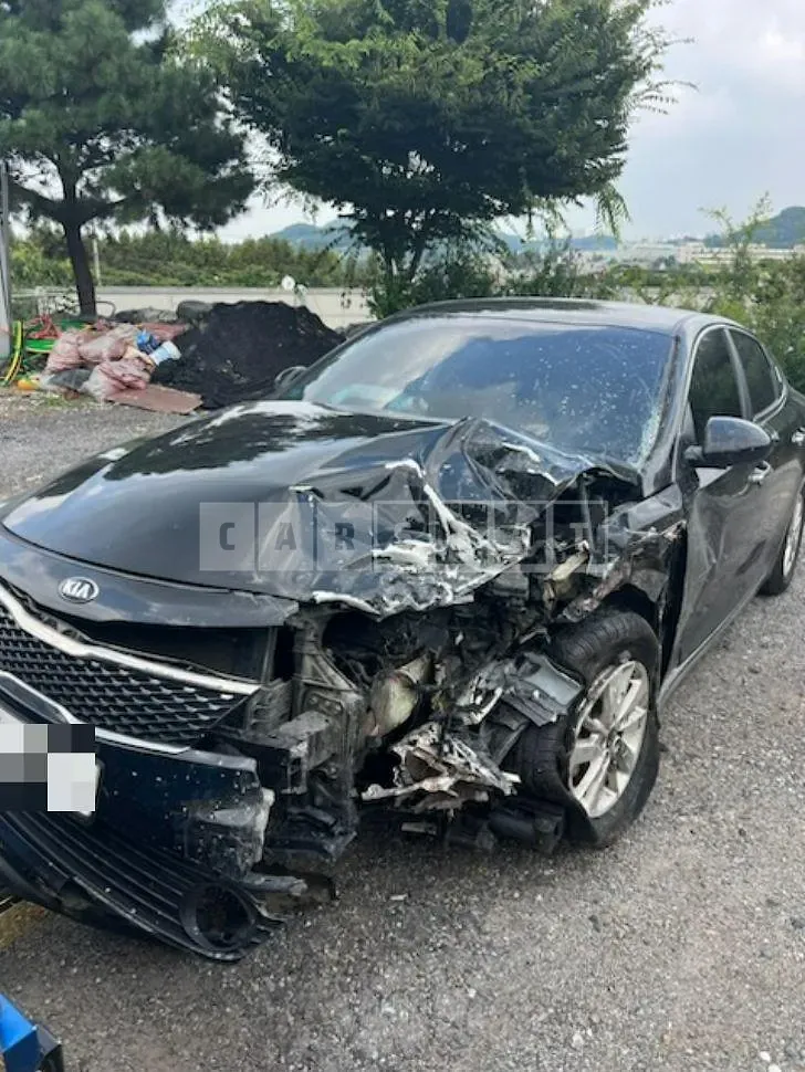 Photo 2 of 3: 2015 Kia K5 LPG, VIN KNAGT416BGA019136 — Korean insurance auction