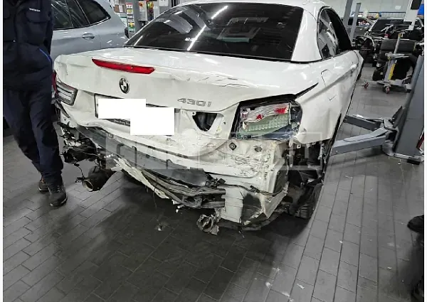 Photo 2 of 23: 2018 BMW 430i Convertible, VIN WBA4Z1101JEF34852 — Korean insurance auction
