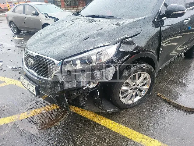 Photo 2 of 22: 2017 Kia Sorento, VIN KNAPS81ABHA319110 — Korean insurance auction
