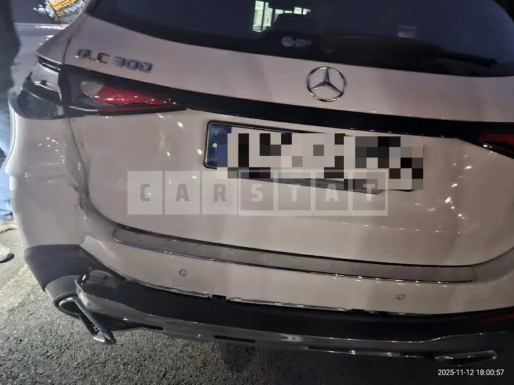 Photo 2 of 32: 2025 Mercedes-Benz GLC300 4Matic — Korean insurance auction