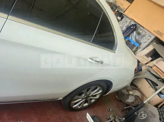 Photo 2 of 9: 2018 Mercedes-Benz E 300 4Matic — Korean insurance auction