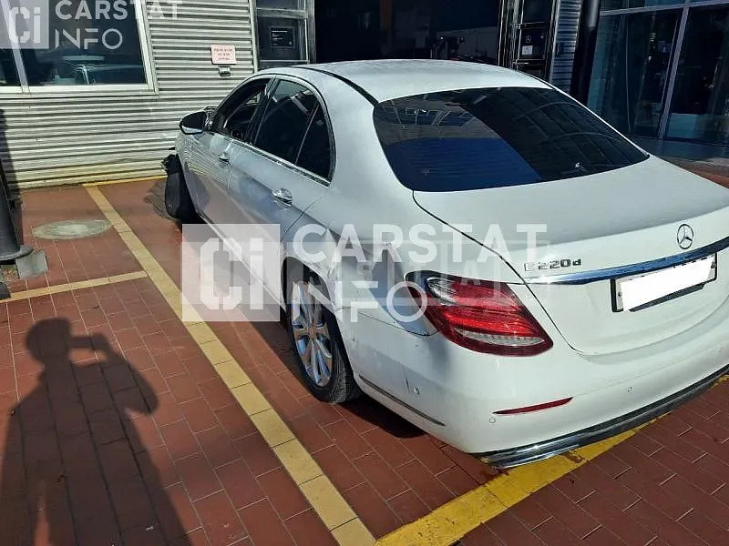 Photo 2 of 31: 2017 Mercedes-Benz E220 d, VIN WDDZF0EBXHA145087 — Korean insurance auction