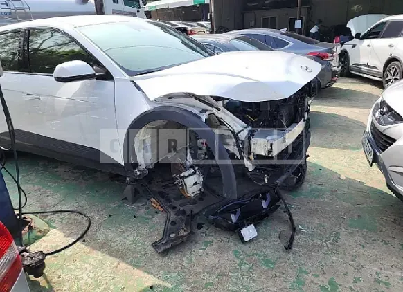 Photo 2 of 35: 2022 Hyundai Modern Ionic 5, VIN KMHKN81CPNU014789 — Korean insurance auction