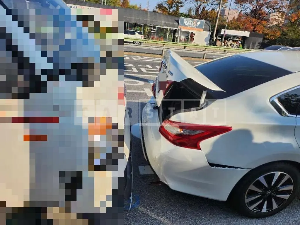 Photo 2 of 3: 2018 Nissan Altima 2.5 — Korean insurance auction