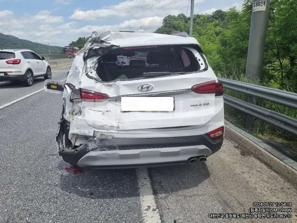 Photo 2 of 8: 2019 Hyundai Santa Fe — Korean insurance auction