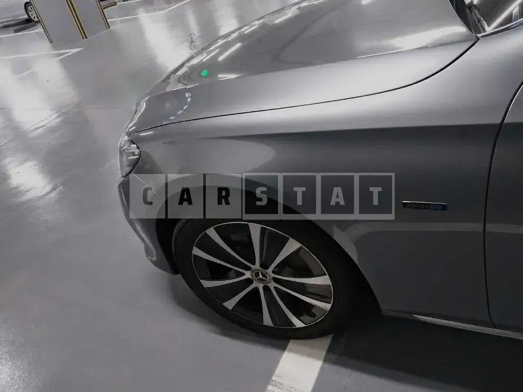 Photo 2 of 9: 2019 Mercedes-Benz E300 e, VIN WDDZF5DB9KA665903 — Korean insurance auction
