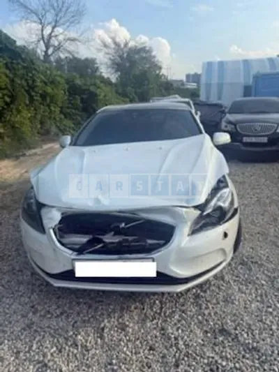 Photo 1 of 9: 2016 Volvo V40 D3 — Korean insurance auction