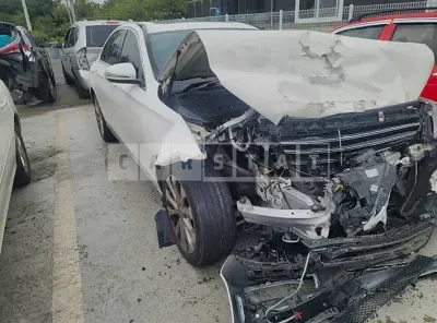 Photo 1 of 9: 2019 Mercedes-Benz E220 d 4Matic, VIN WDDZF0FB7KA556775 — Korean insurance auction