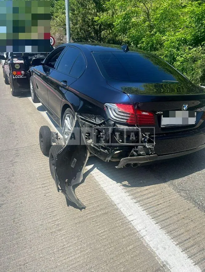 Photo 2 of 9: 2016 BMW 528i xDrive, VIN WBA5A7100GG297635 — Korean insurance auction