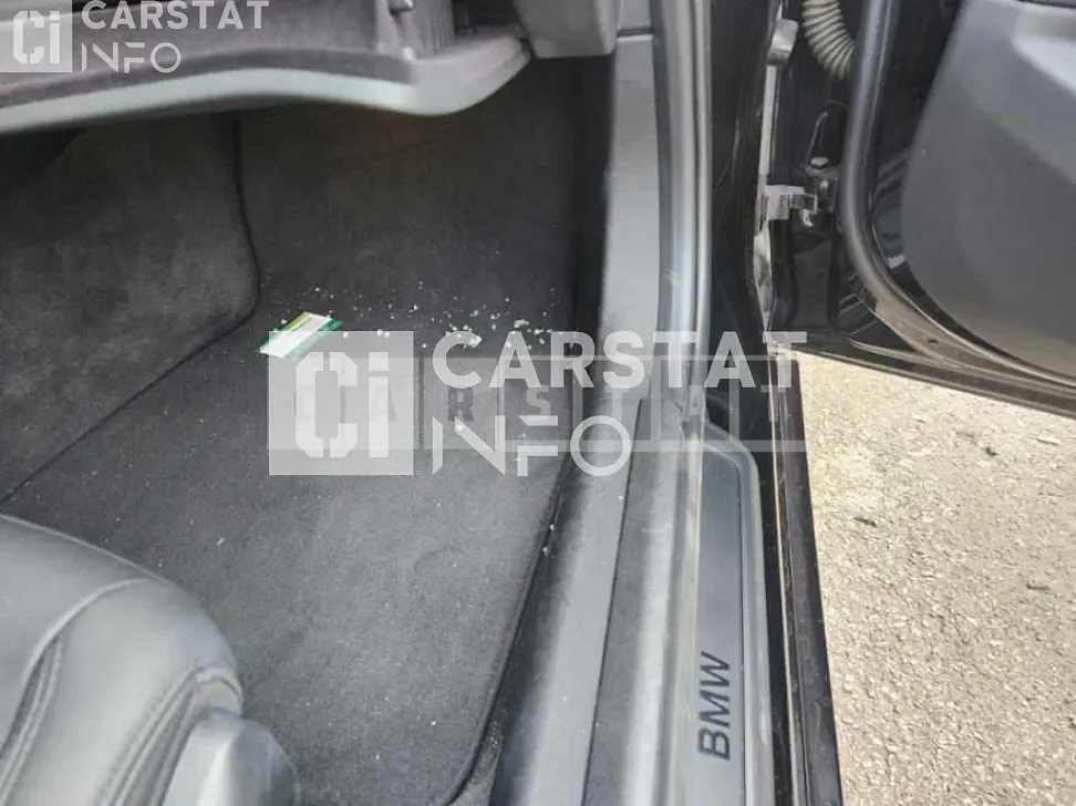 Photo 2 of 16: 2020 BMW 320i — Korean insurance auction