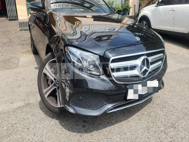 Photo 2 of 23: 2018 Mercedes-Benz E300 4Matic — Korean insurance auction
