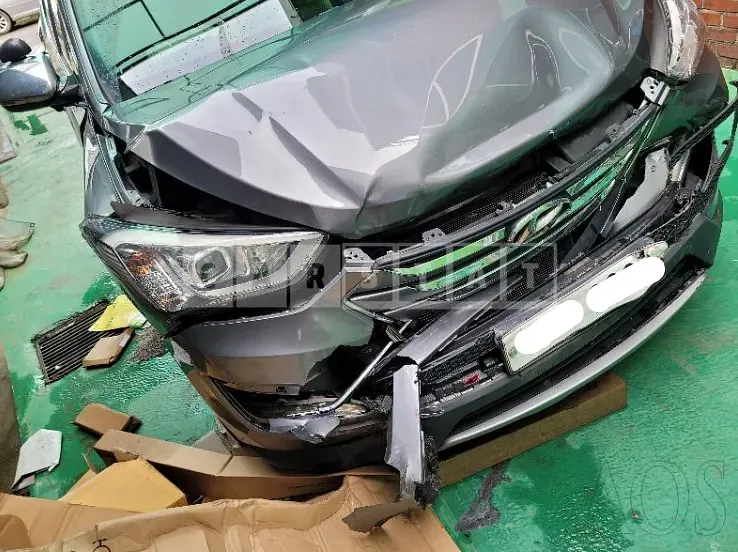 Photo 2 of 8: 2015 Hyundai Santa Fe, VIN KMHSW81XBFU387880 — Korean insurance auction