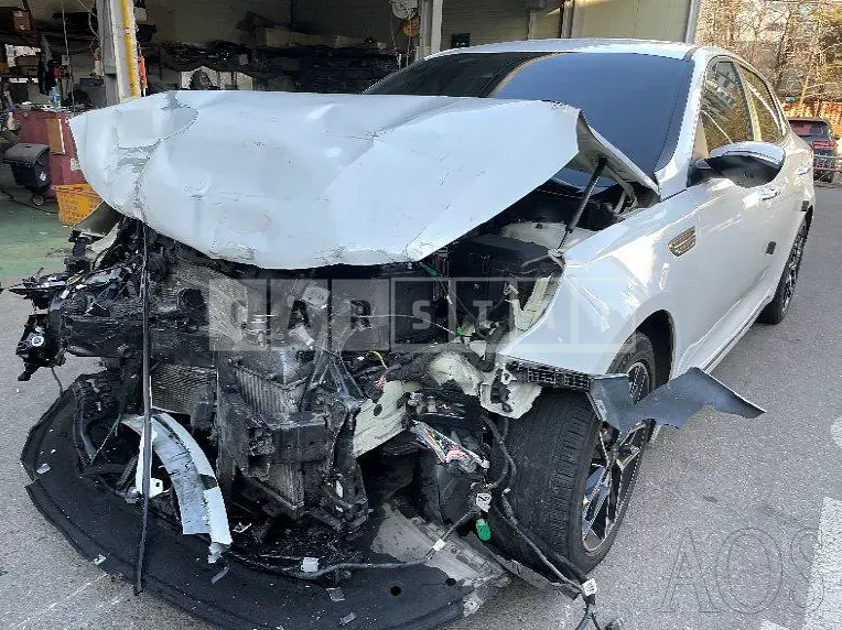 Photo 2 of 10: 2019 Kia K5, VIN KNAGW417GKA314083 — Korean insurance auction