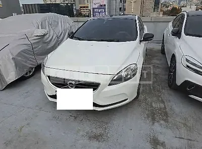 Photo 1 of 18: 2015 Volvo V40 D2 — Korean insurance auction