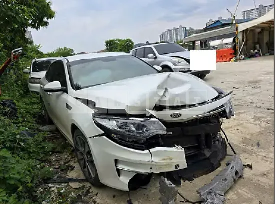 Photo 2 of 5: 2017 Kia K5 — Korean insurance auction