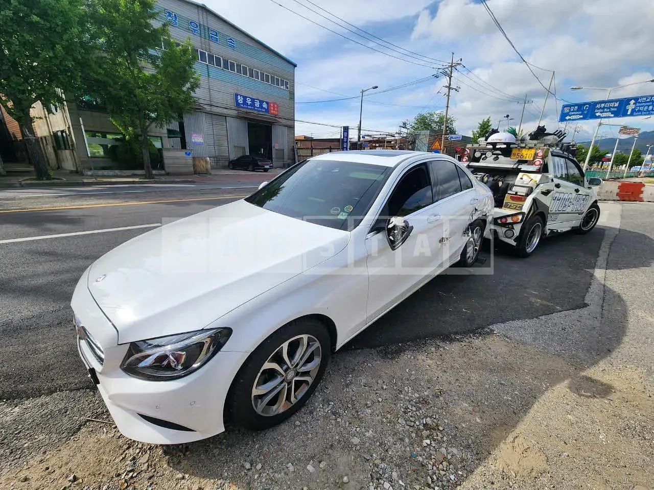 Photo 2 of 22: 2015 Mercedes-Benz C200, VIN WDDWF4CB1GF239079 — Korean insurance auction