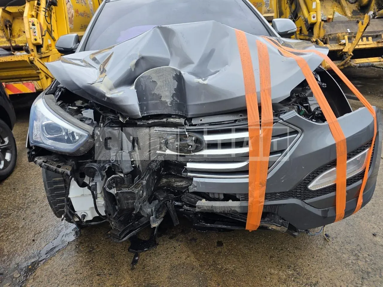 Photo 2 of 22: 2015 Hyundai Santa Fe, VIN KMHSW81UBFU516292 — Korean insurance auction
