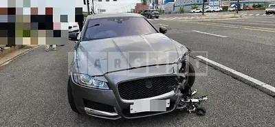 Photo 1 of 38: 2018 Jaguar XF 20d, VIN SAJBB4BNXJCY57608 — Korean insurance auction
