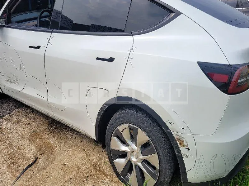 Photo 2 of 7: 2021 Tesla Model Y Long Range, VIN 5YJYGDEE9MF284844 — Korean insurance auction