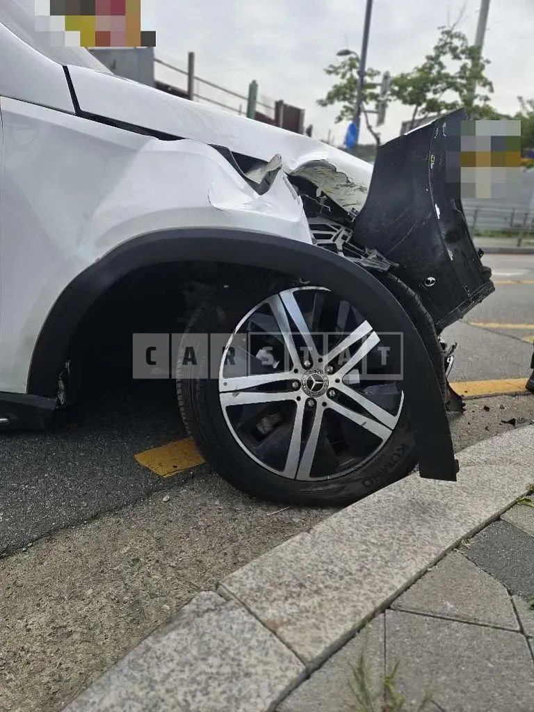Photo 2 of 21: 2020 Mercedes-Benz GLE300 d 4Matic — Korean insurance auction