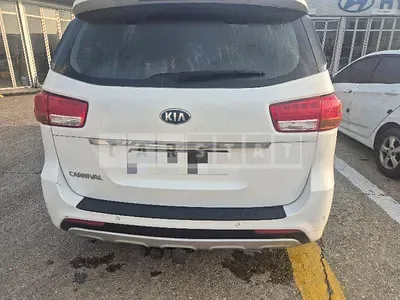 Photo 1 of 7: 2017 Kia Carnivals — Korean insurance auction