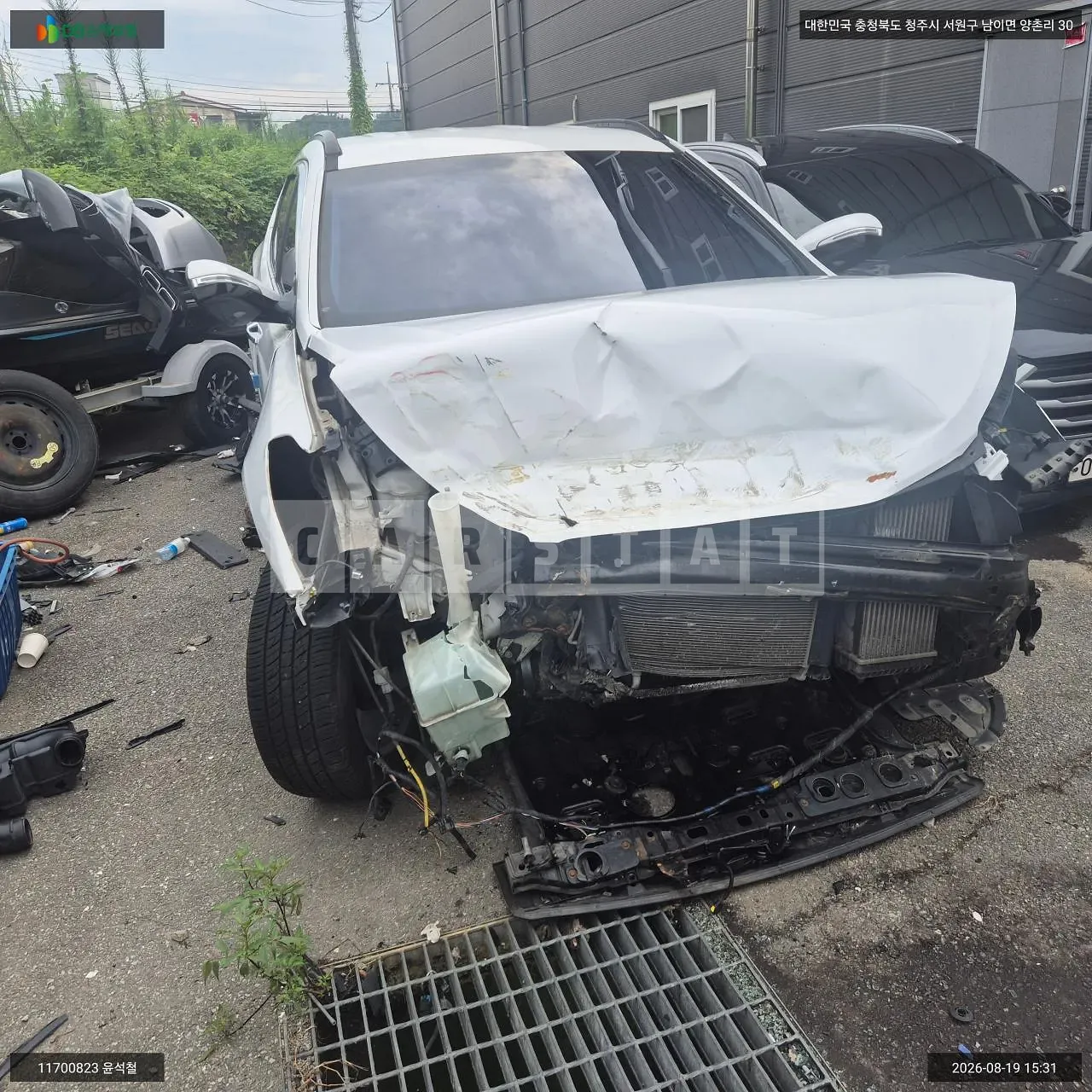 Photo 2 of 9: 2016 Hyundai Santa Fe, VIN KMHSW81UBGU652178 — Korean insurance auction