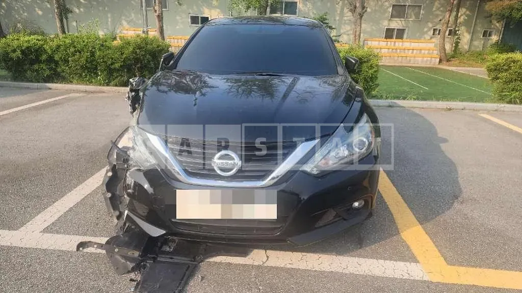 Photo 2 of 23: 2018 Nissan Altima 2.5 — Korean insurance auction