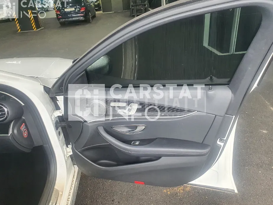 Photo 2 of 20: 2016 Mercedes-Benz Subsubbenz E300 4Matic — Korean insurance auction