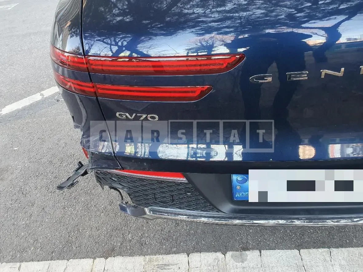 Photo 2 of 14: 2021 Genesis GV70 2.5T — Korean insurance auction