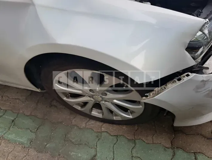 Photo 2 of 10: 2017 Mercedes-Benz E220 d, VIN WDDZF0EB1HA104279 — Korean insurance auction