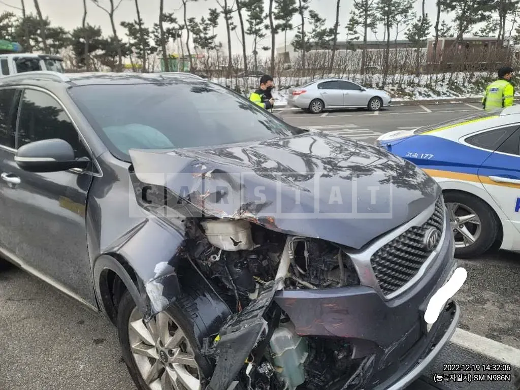 Photo 2 of 5: 2015 Kia Sorento, VIN KNAPK81ABFA101902 — Korean insurance auction