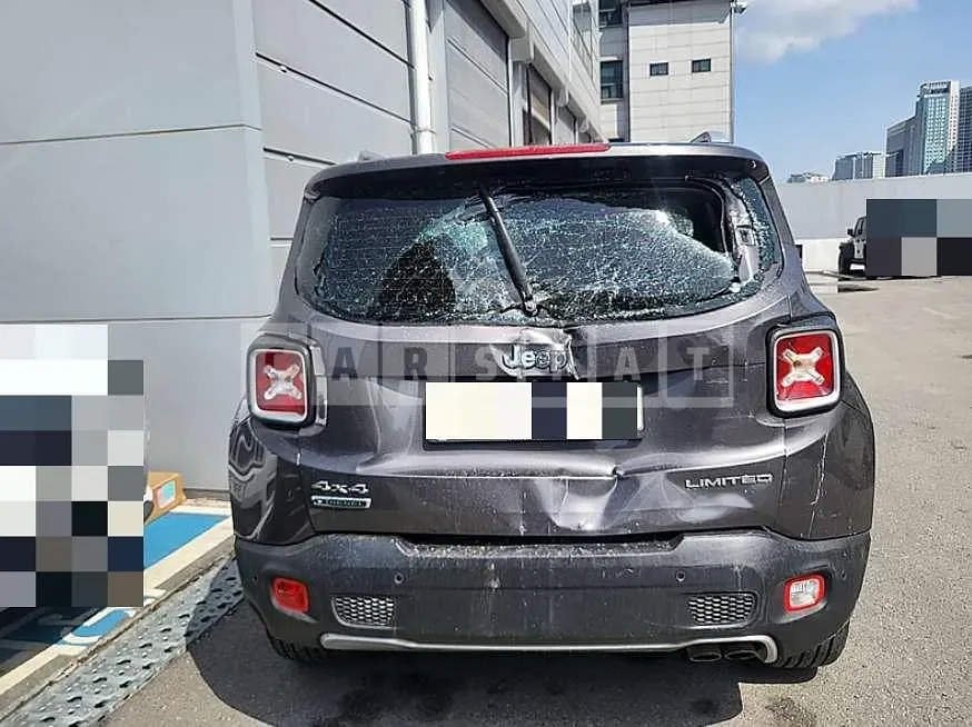 Photo 2 of 15: 2017 Jeep Zip Renegade — Korean insurance auction