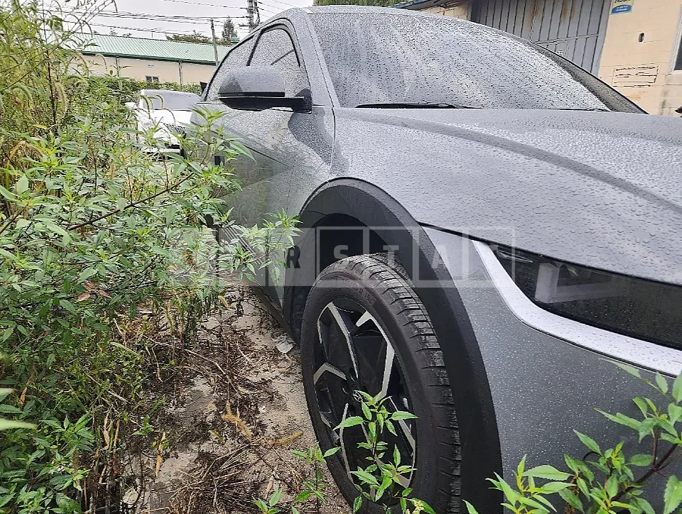 Photo 2 of 9: 2021 Hyundai IONIQ 5 Long Range, VIN KMHKN81AFNU012612 — Korean insurance auction