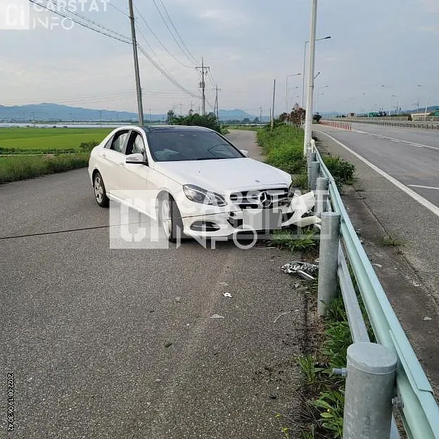 Photo 2 of 9: 2014 Mercedes-Benz E250 CDI 4Matic — Korean insurance auction