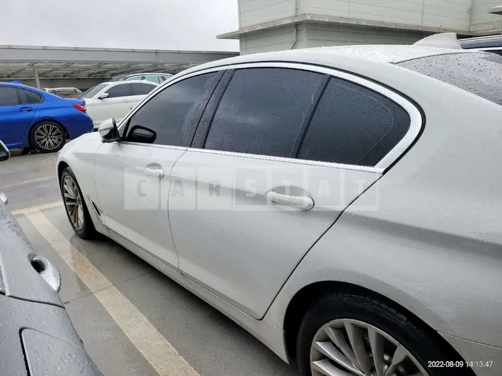Photo 2 of 9: 2022 BMW 520i, VIN WBA11BH08NWX48482 — Korean insurance auction
