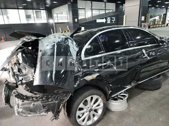 Photo 2 of 15: 2018 Mercedes-Benz E220d 4Matic — Korean insurance auction